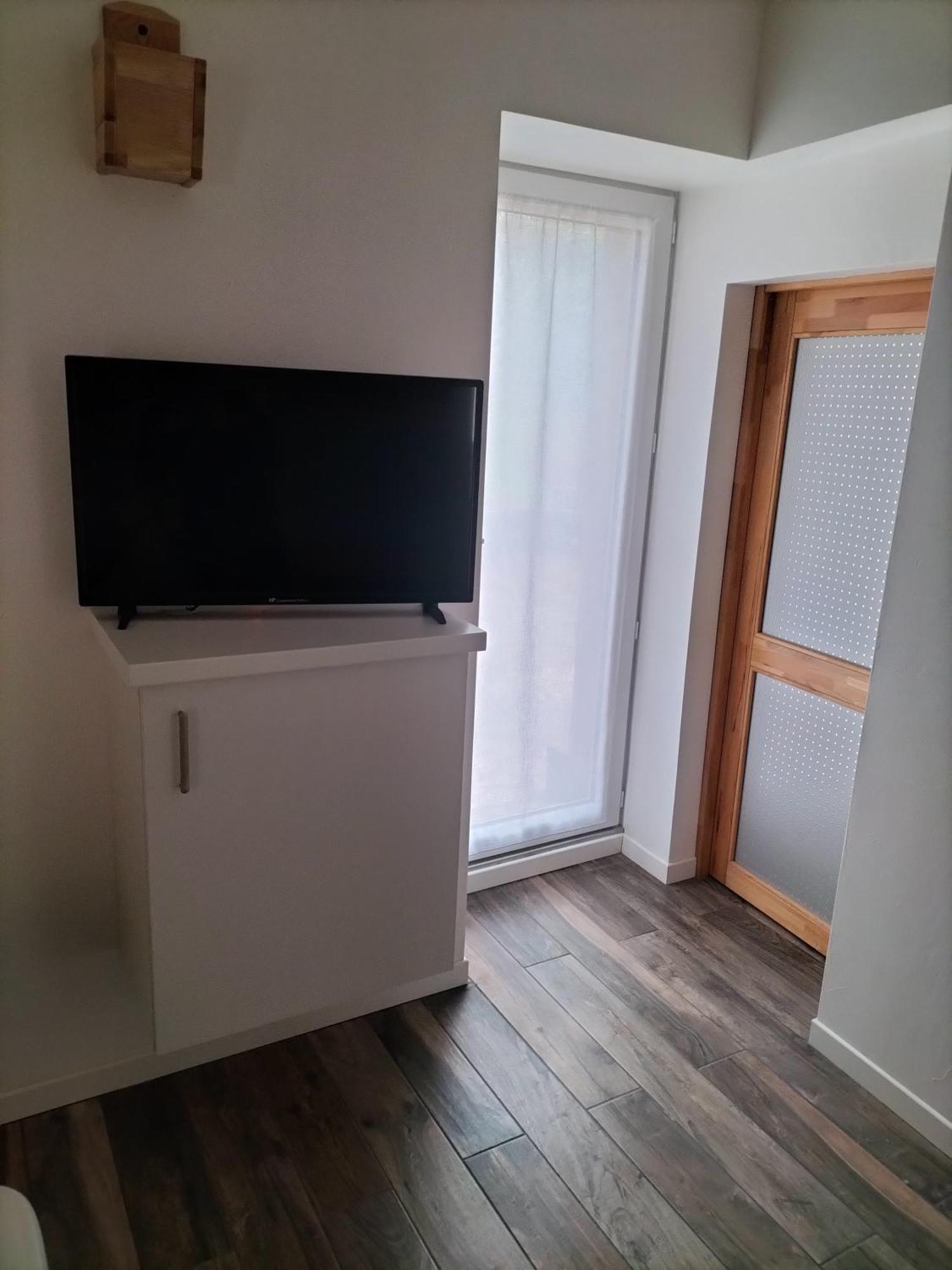 Logement Entier 3 Pieces Et Terrasse Mazieres-en-Gatine Luaran gambar