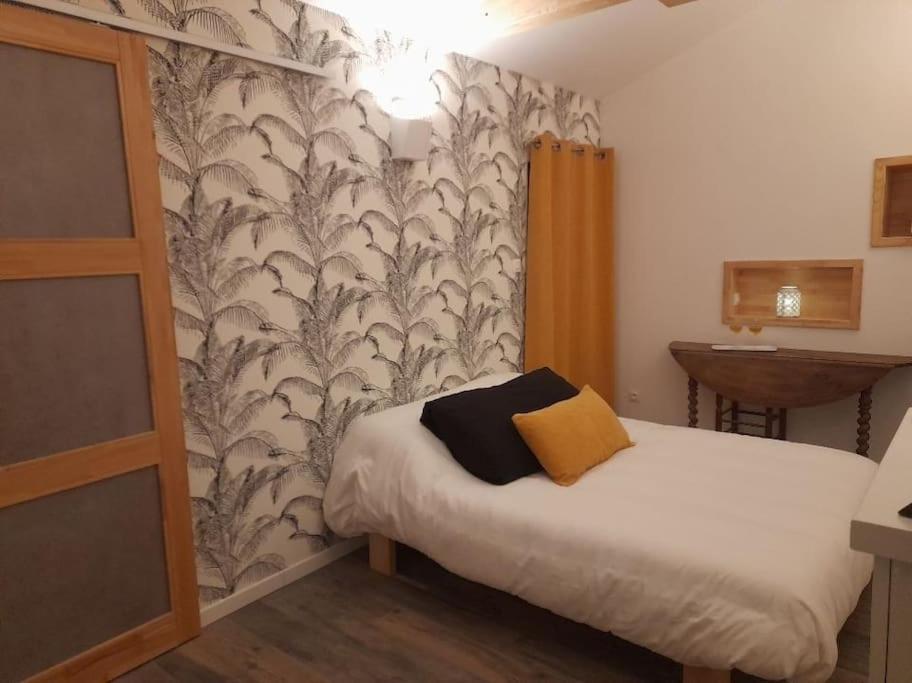 Logement Entier 3 Pieces Et Terrasse Mazieres-en-Gatine Luaran gambar